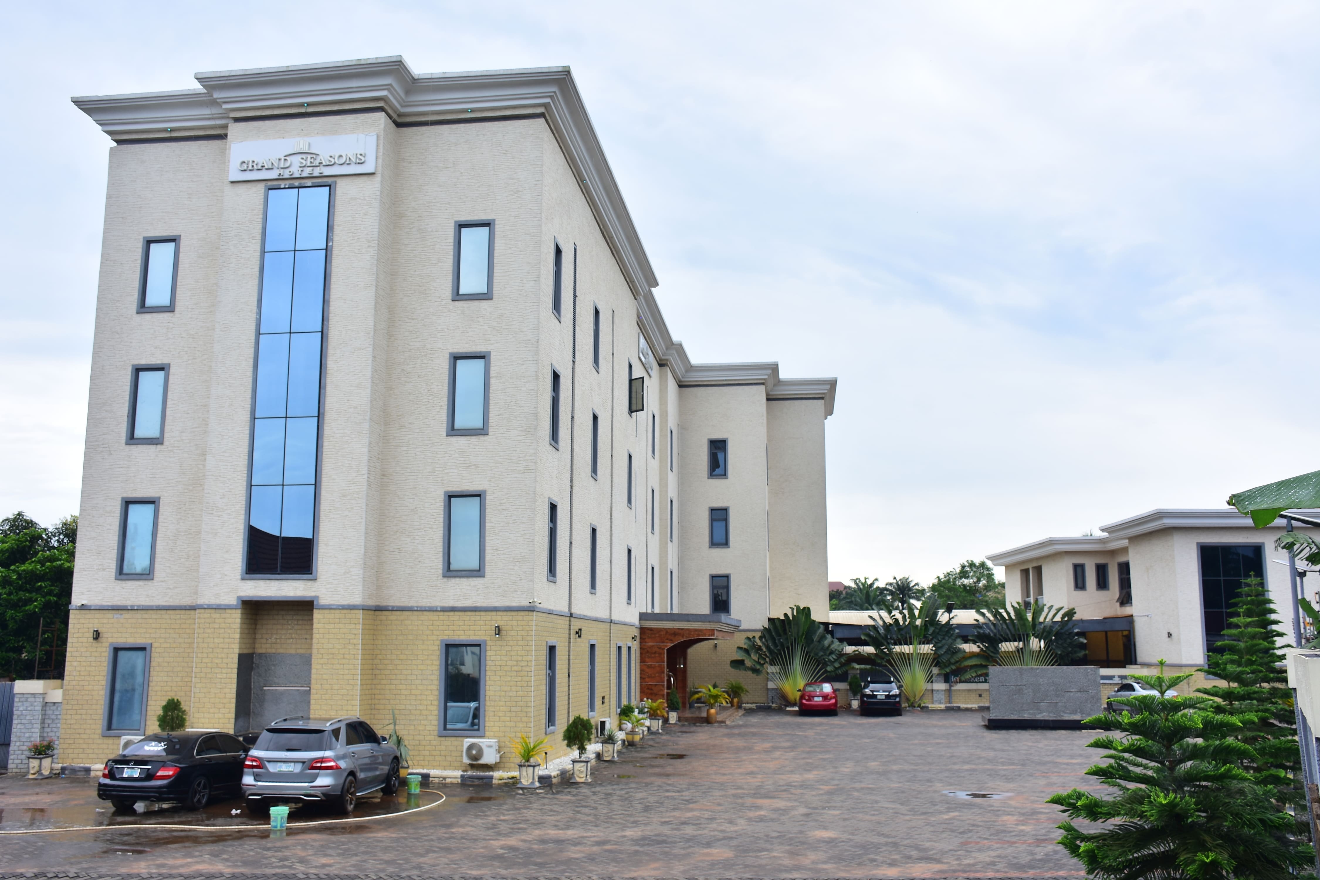 Grand Seasons Hotel Exterior
