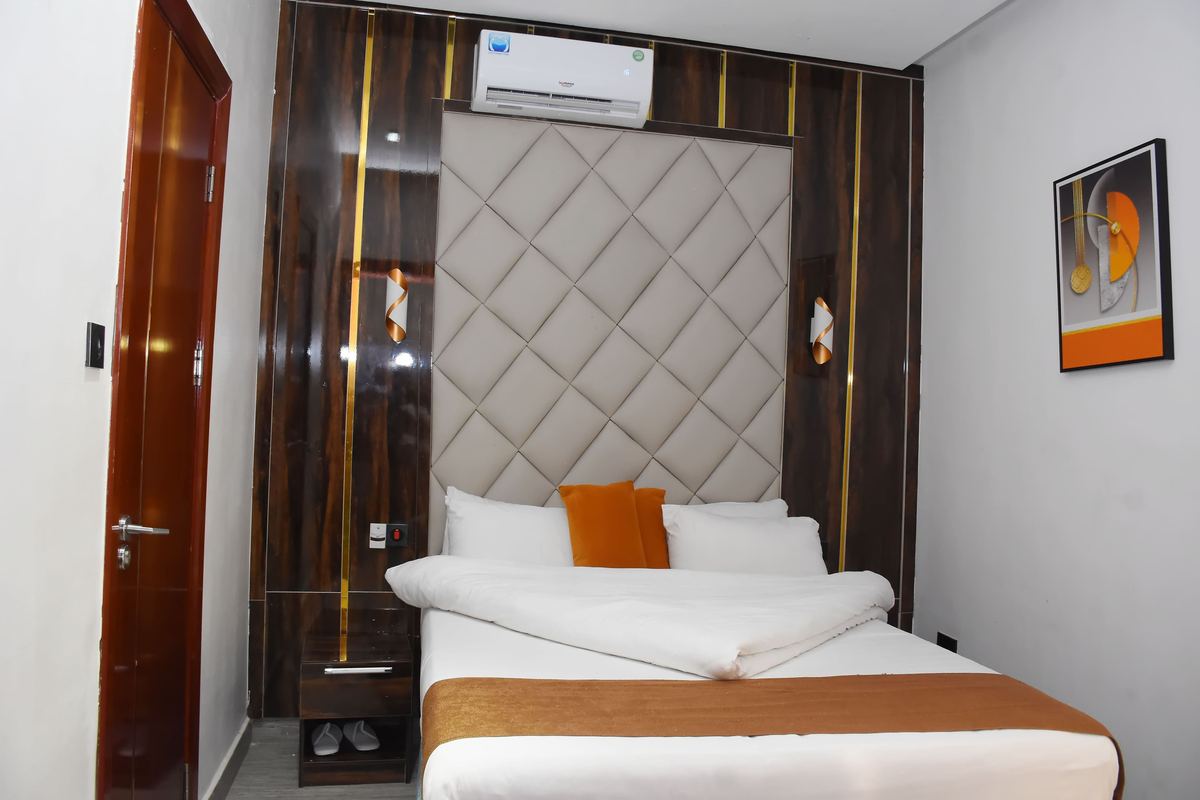 Diplomatic Suite